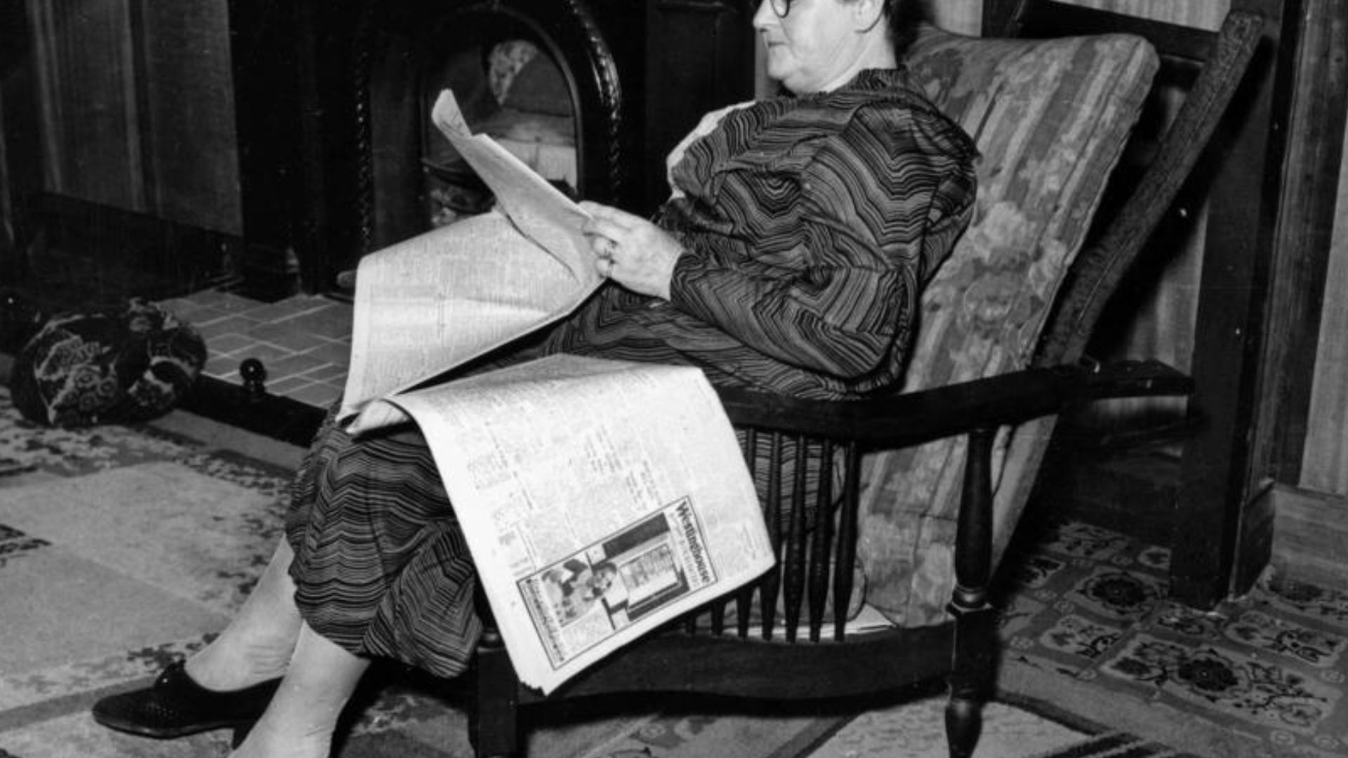Elderly woman reading the newspaper, 1930-1940