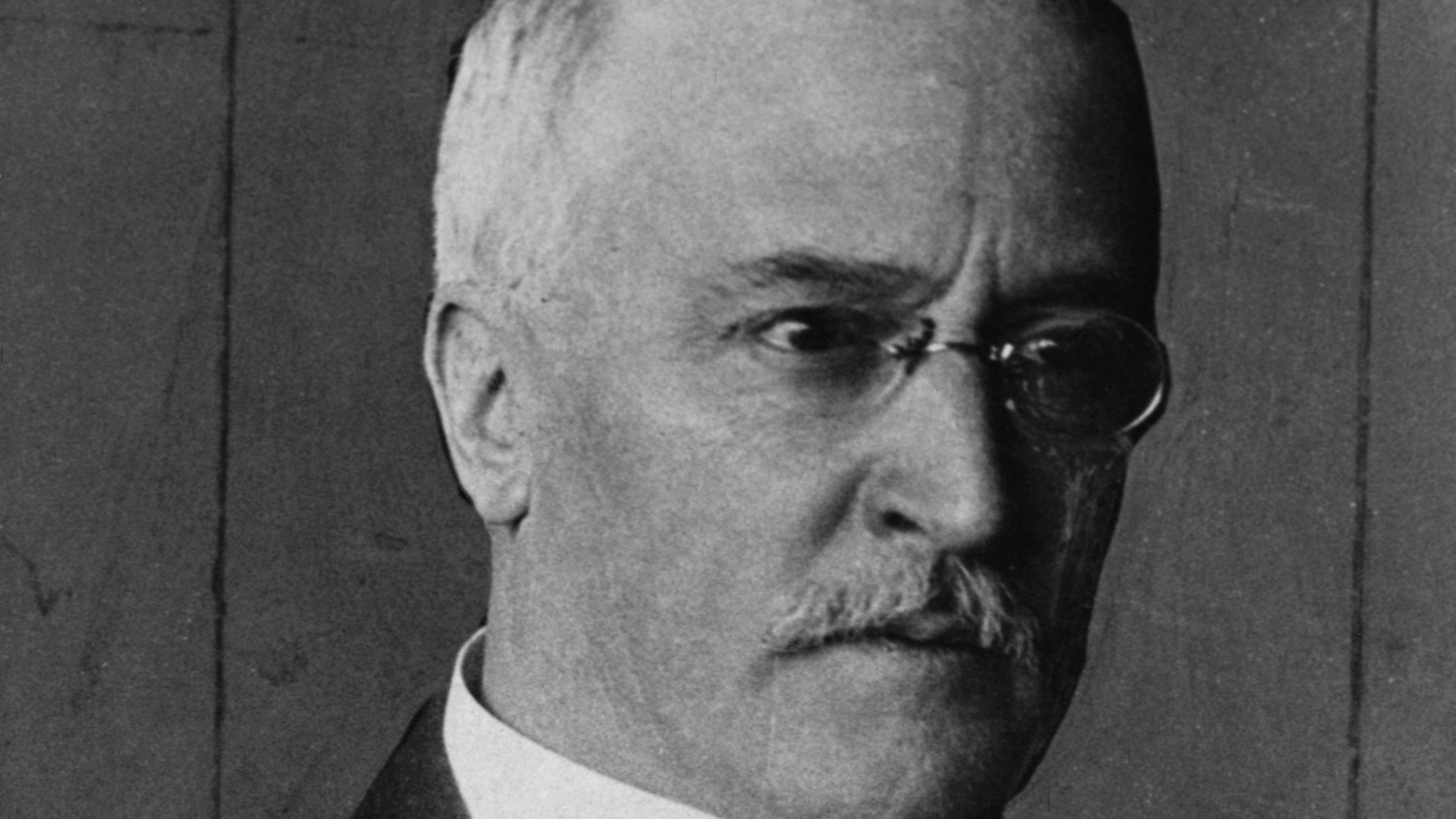 Rudolf Diesel in suit