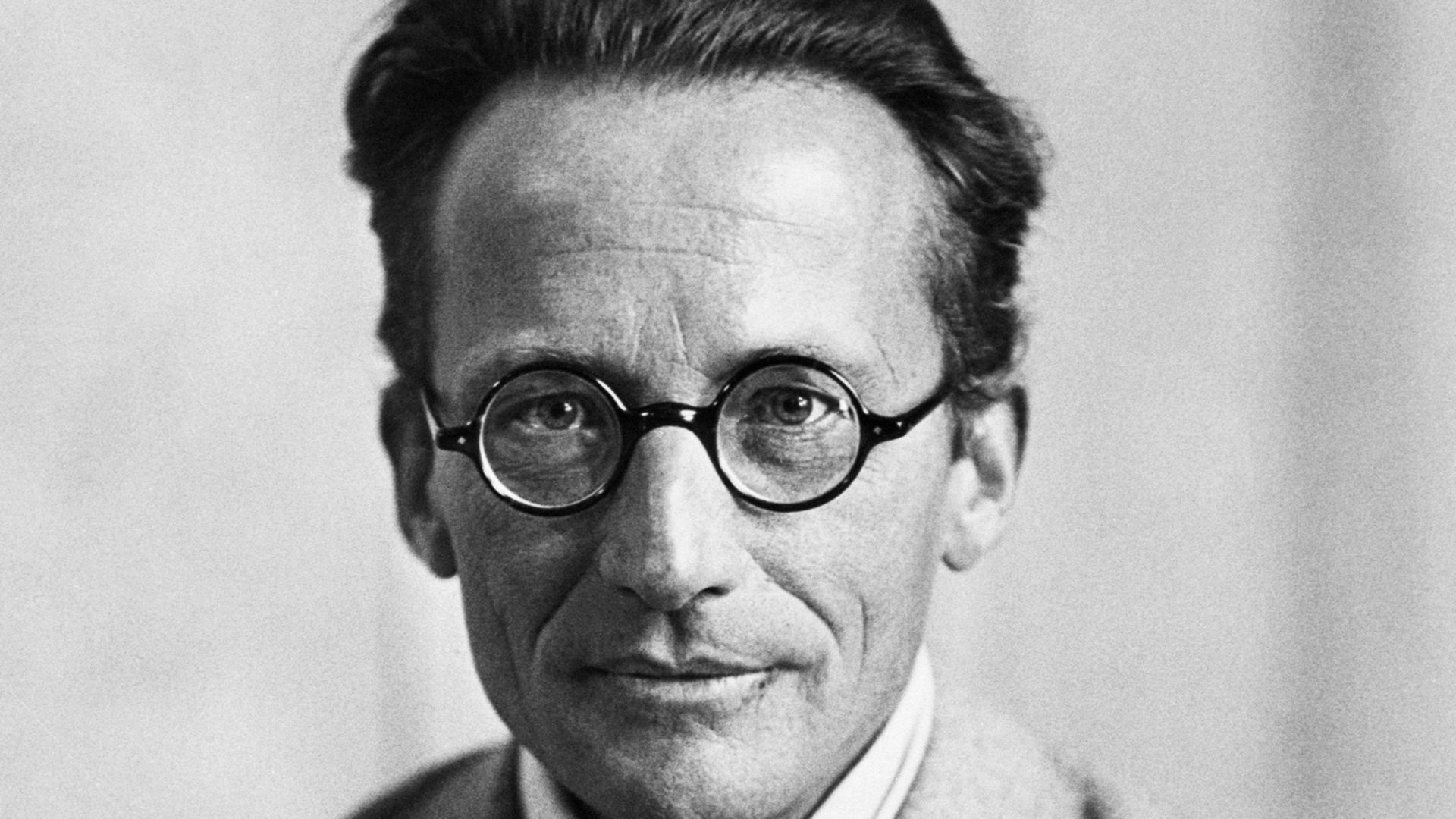 Le physicien, philosophe et théoricien scientifique autrichien Erwin Schrödinger en 1933.