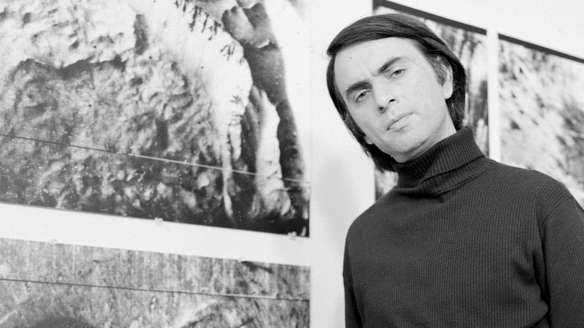 Carl Sagan with Mariner 9's photos of Mars