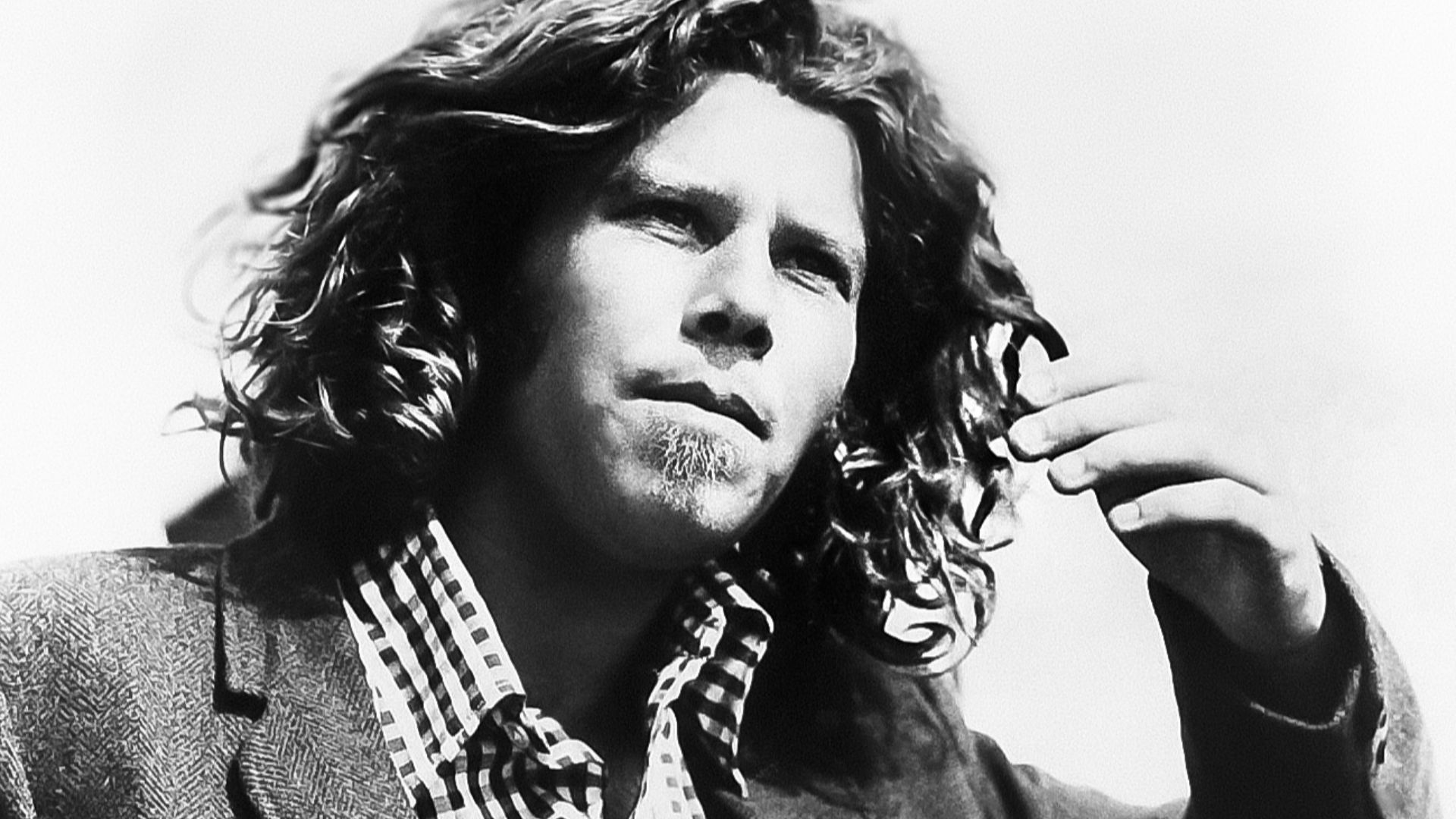 Publicity photo of American musician Tom Waits in 1973, around the time of his debut album Closing Time on Asylum Records. It appears to be the earliest publicity photo of Waits.