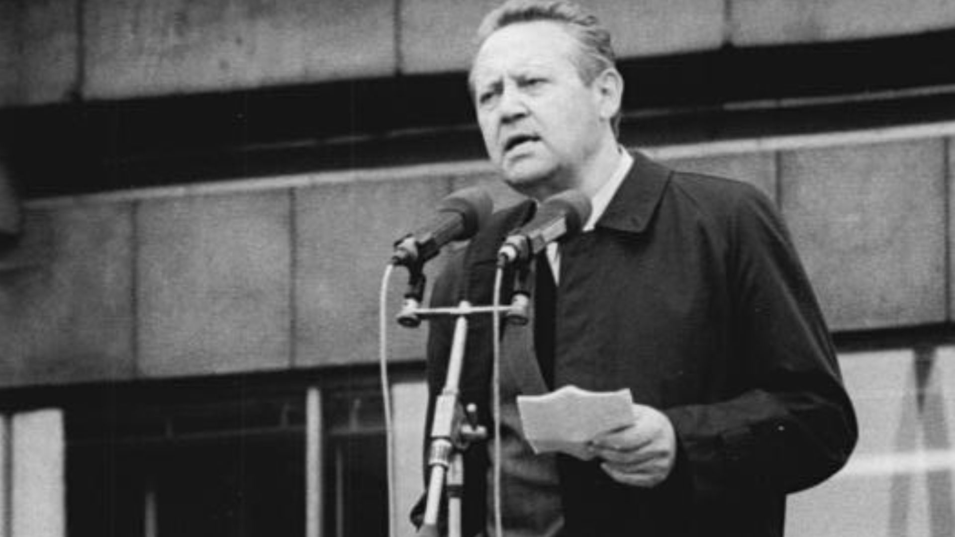 For documentary purposes the German Federal Archive often retained the original image captions, which may be erroneous, biased, obsolete or politically extreme. ADN-ZB Link 4.11.89 Berlin: Demonstration
500.000 Bürger beteiligten sich an einer Demonstrati