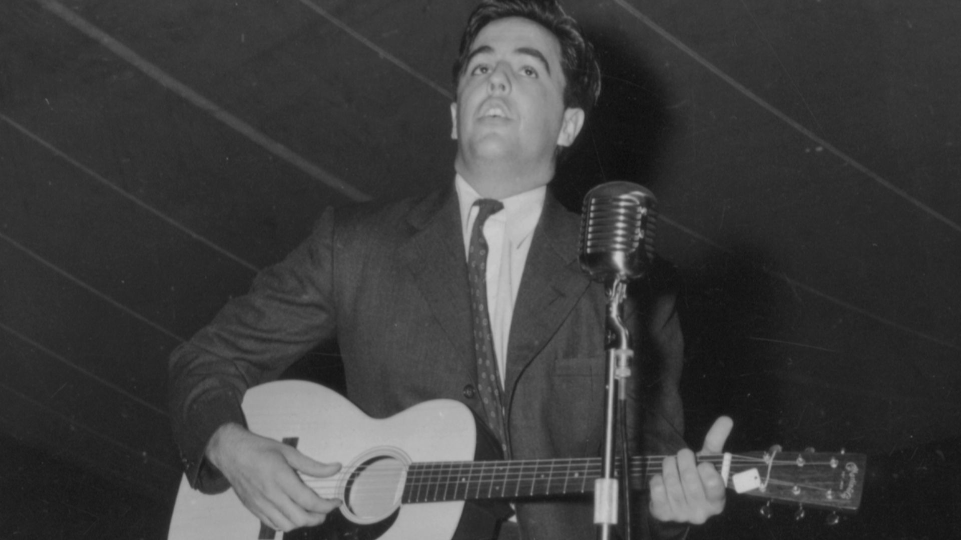 Alan Lomax playing guitar on stage at the Mountain Music Festival, Asheville, North Carolina, United States. Alan Lomax (January 31, 1915 – July 19, 2002) was an American folklorist and ethnomusicologist. He was one of the great field collectors of folk m