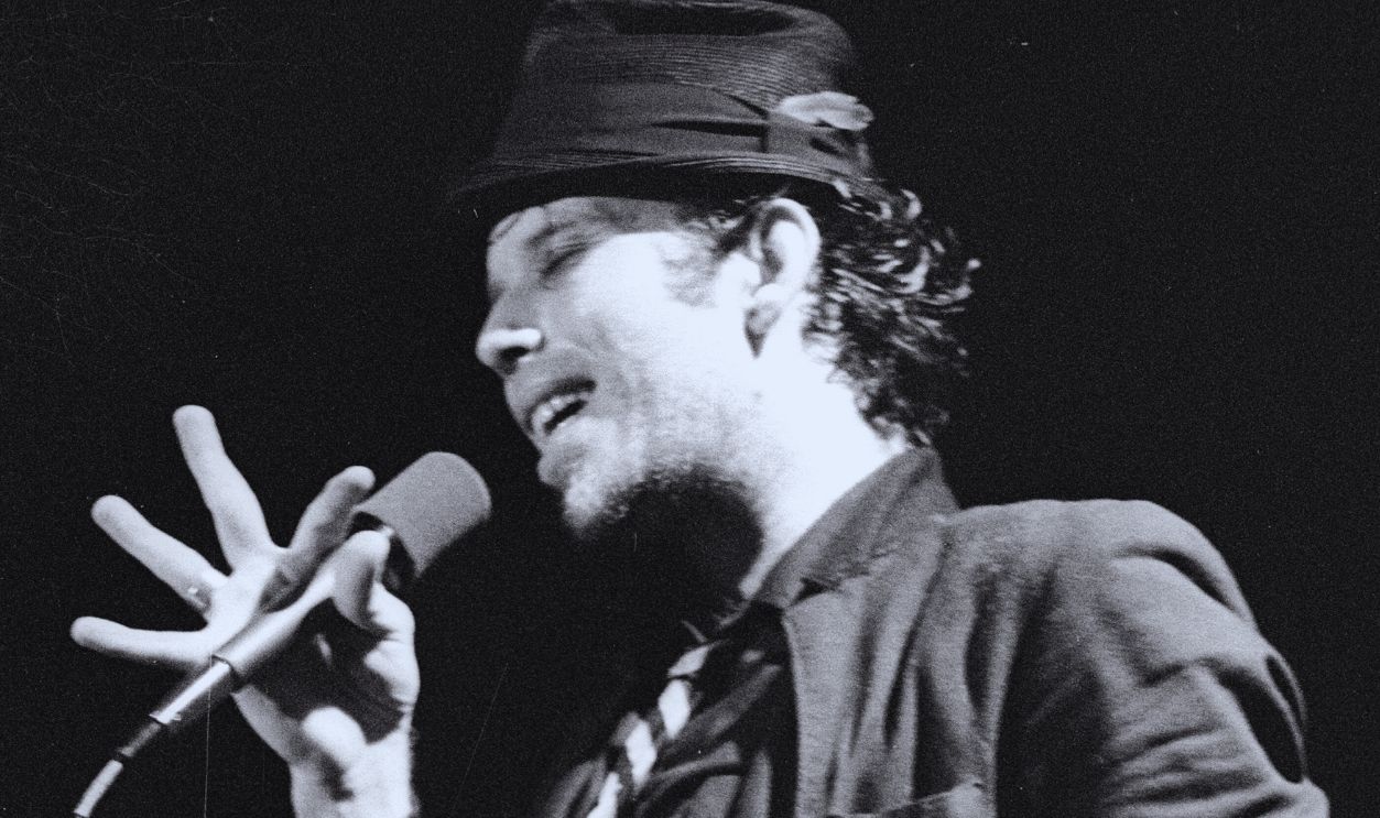 Musician Tom Waits performing in San Francisco, California circa 1977