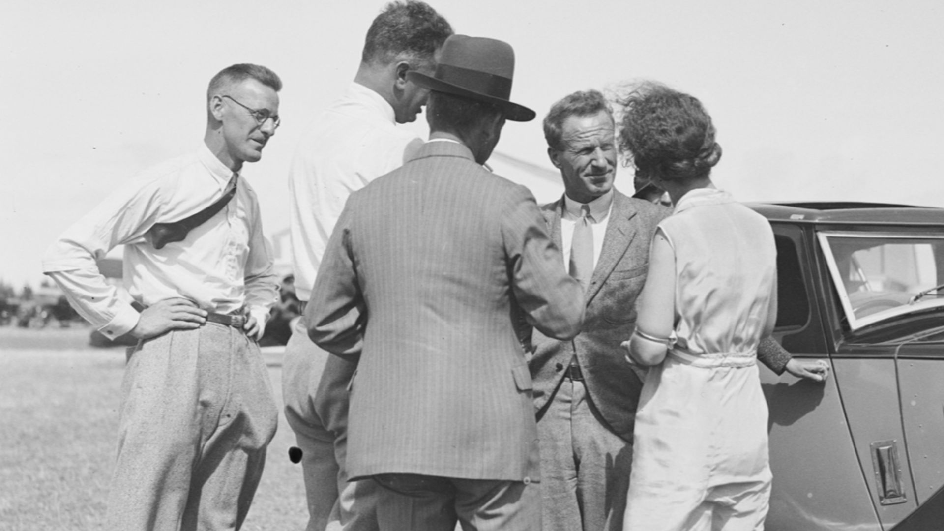 File:Group of people talking by a car (AM 87564-1).jpg