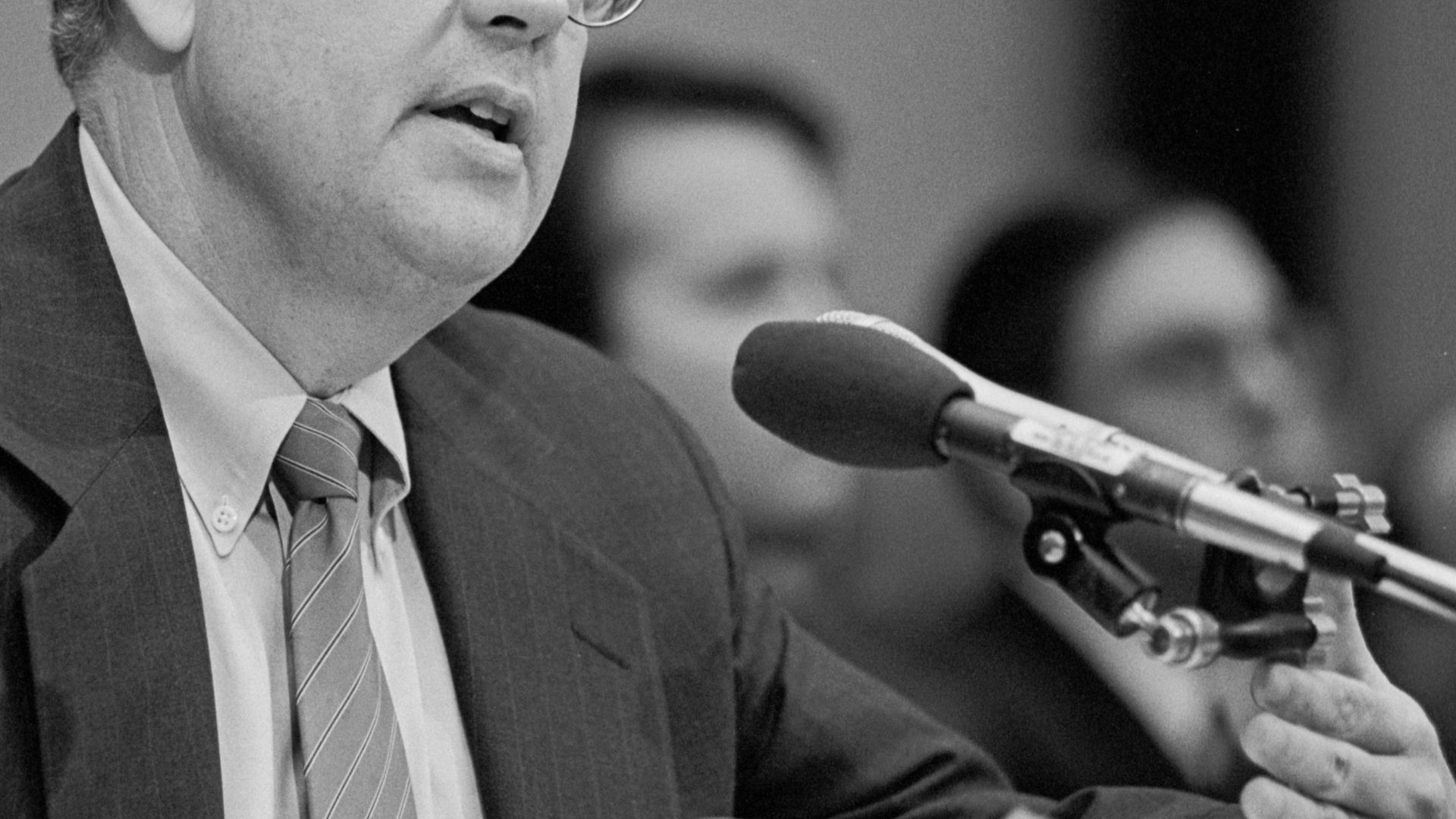 Independent counsel Ken Starr testifying before the House Judiciary Committee about his investigation of President Clinton's relationship with Monica Lewinsky