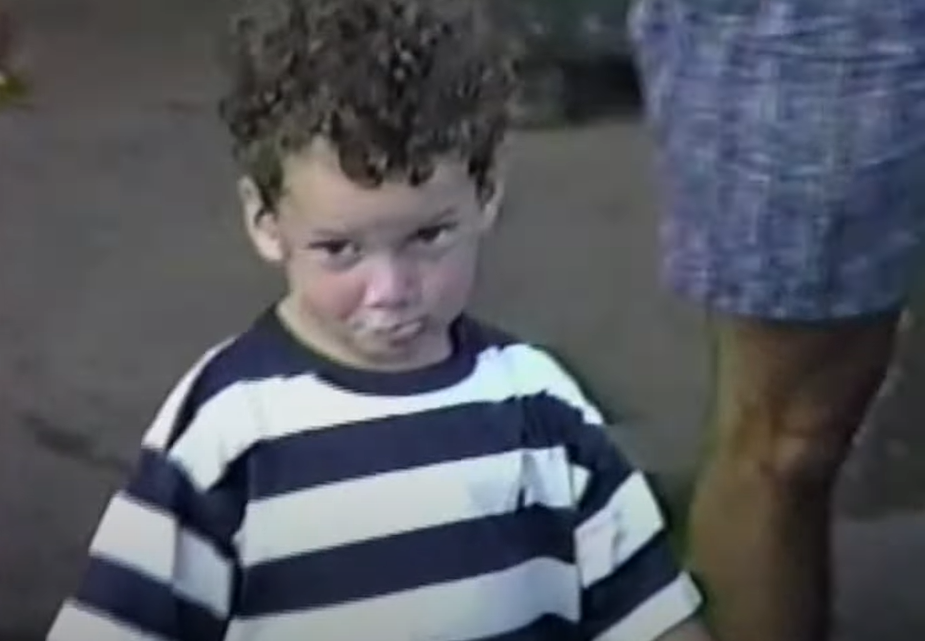 Screenshot  of Love, Antosha (2019)