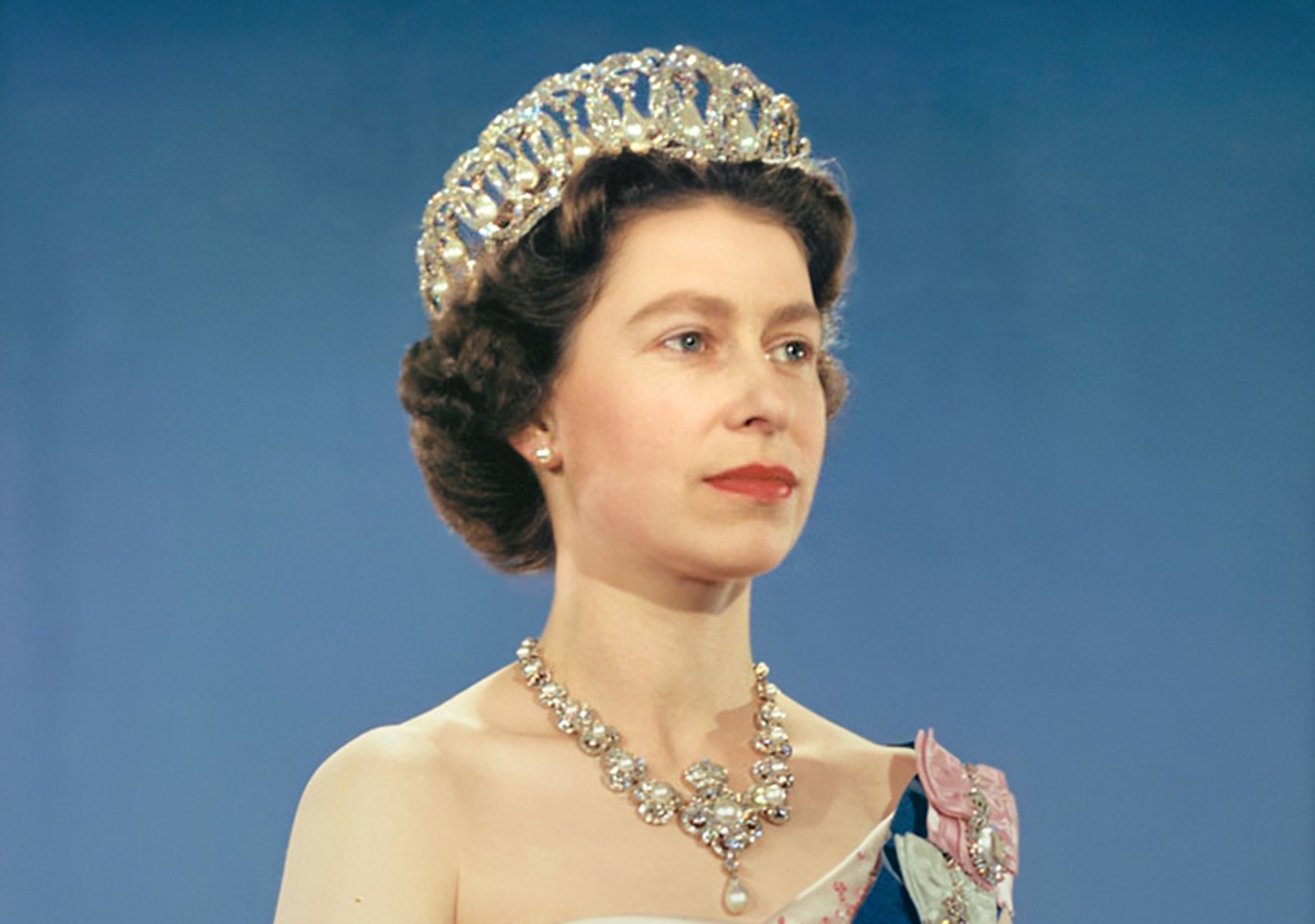 Queen Elizabeth Ii Official Portrait For 1959 Tour
