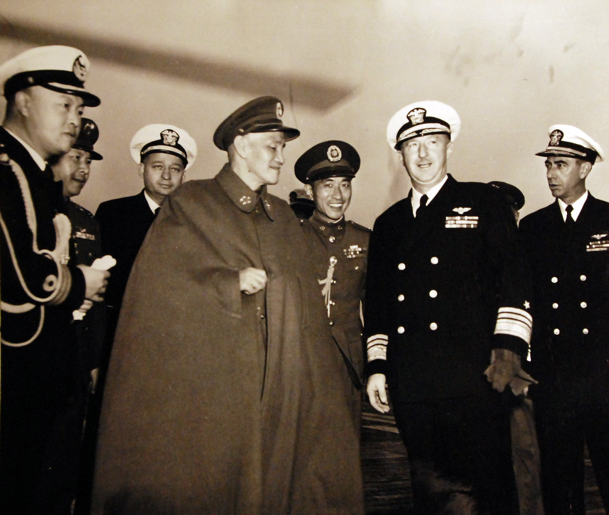 US and Korean soldiers meet