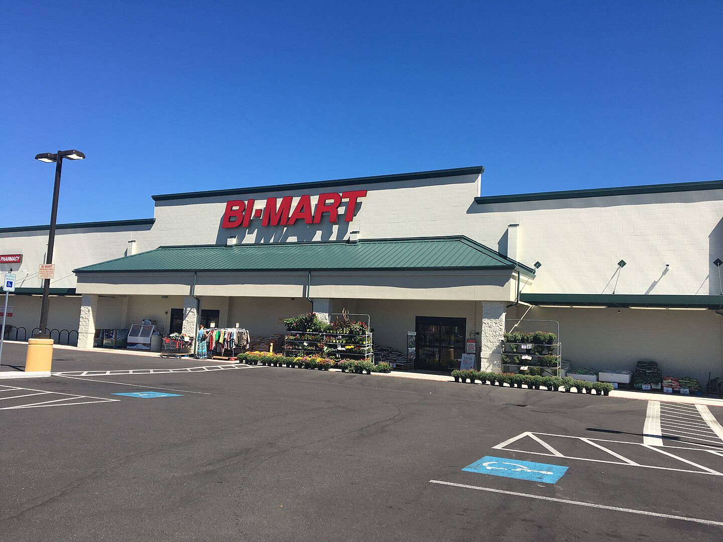 Bi-Mart store in Scappoose, OR