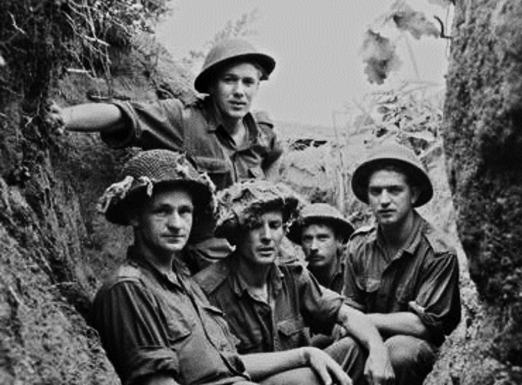 Men from the Royal Australian Regiment