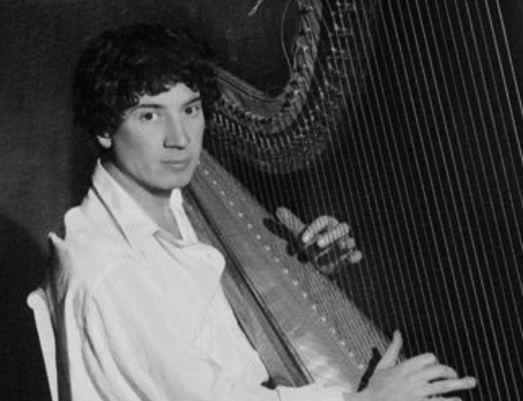 Harpo Marx in a white shirt