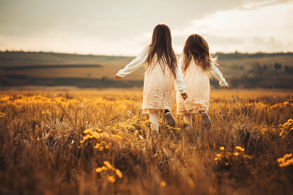 Little sisters are twins to meet sunset