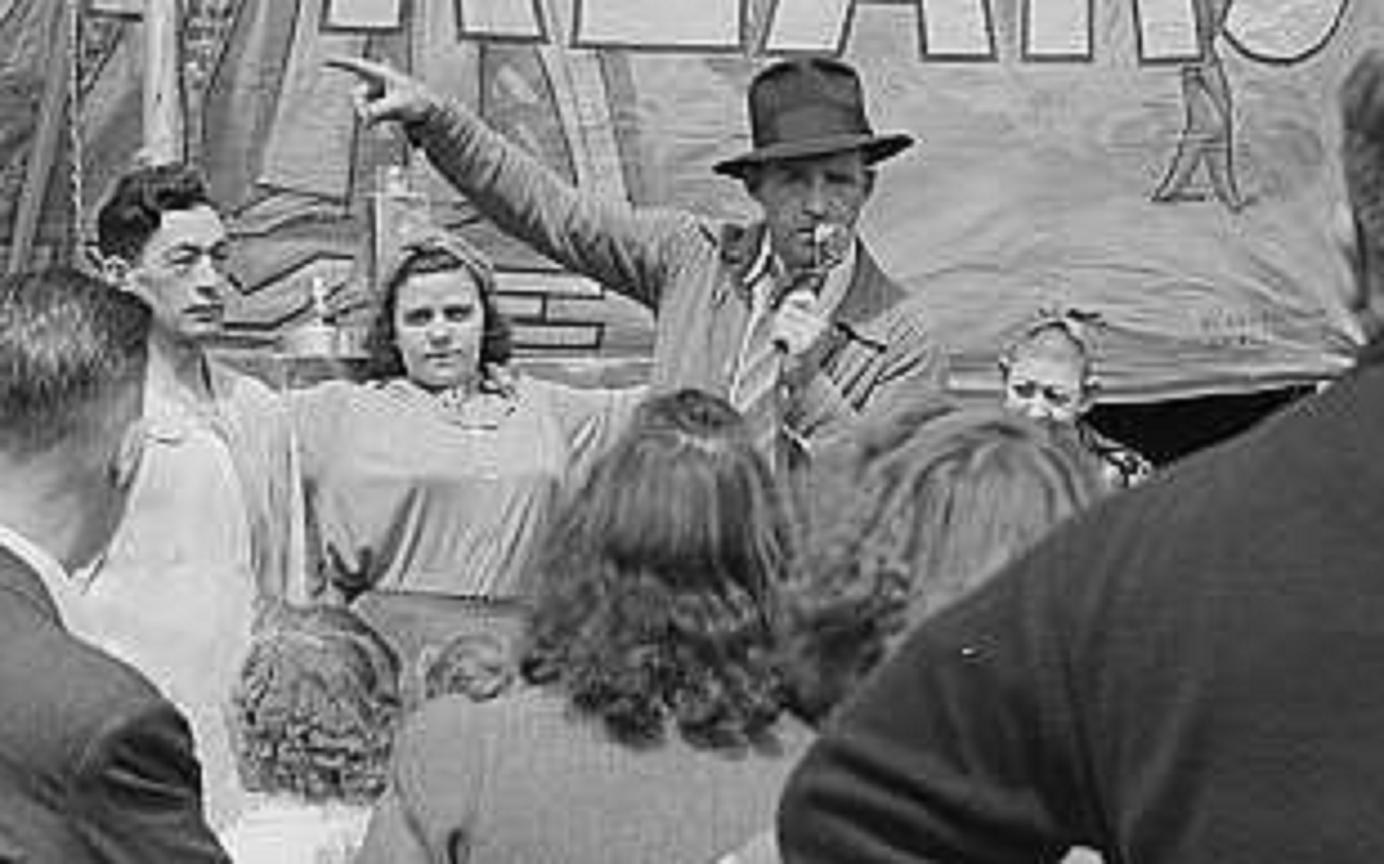 People outside - 1941