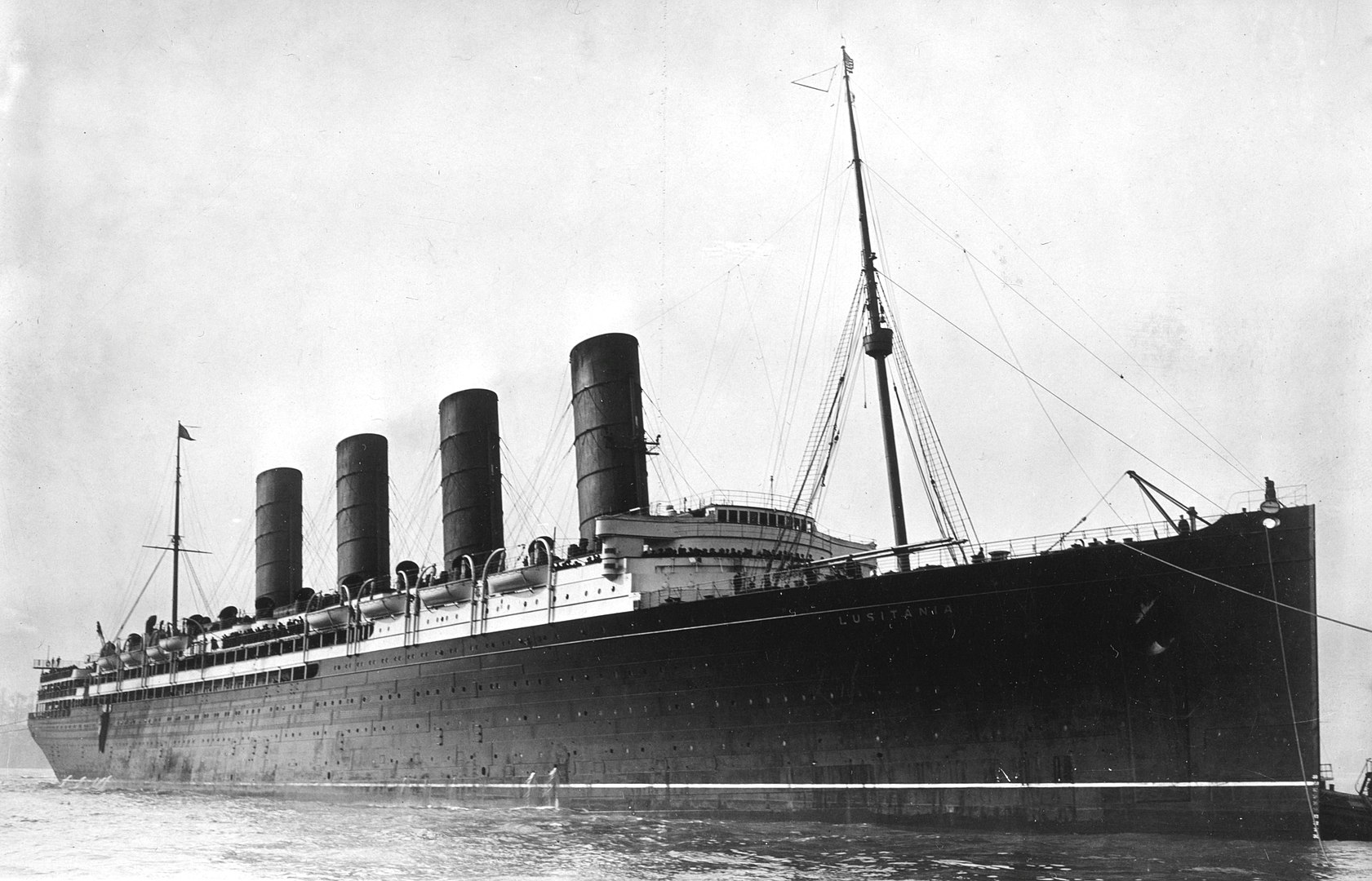 Rms Lusitania Coming Into Port, Possibly In New York, 1907