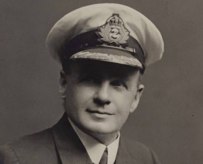 Charles H. Lightoller in uniform