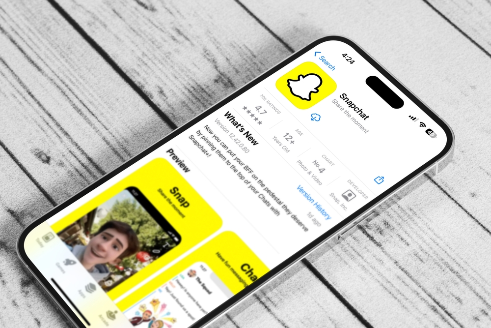 image of a snapchat playstore