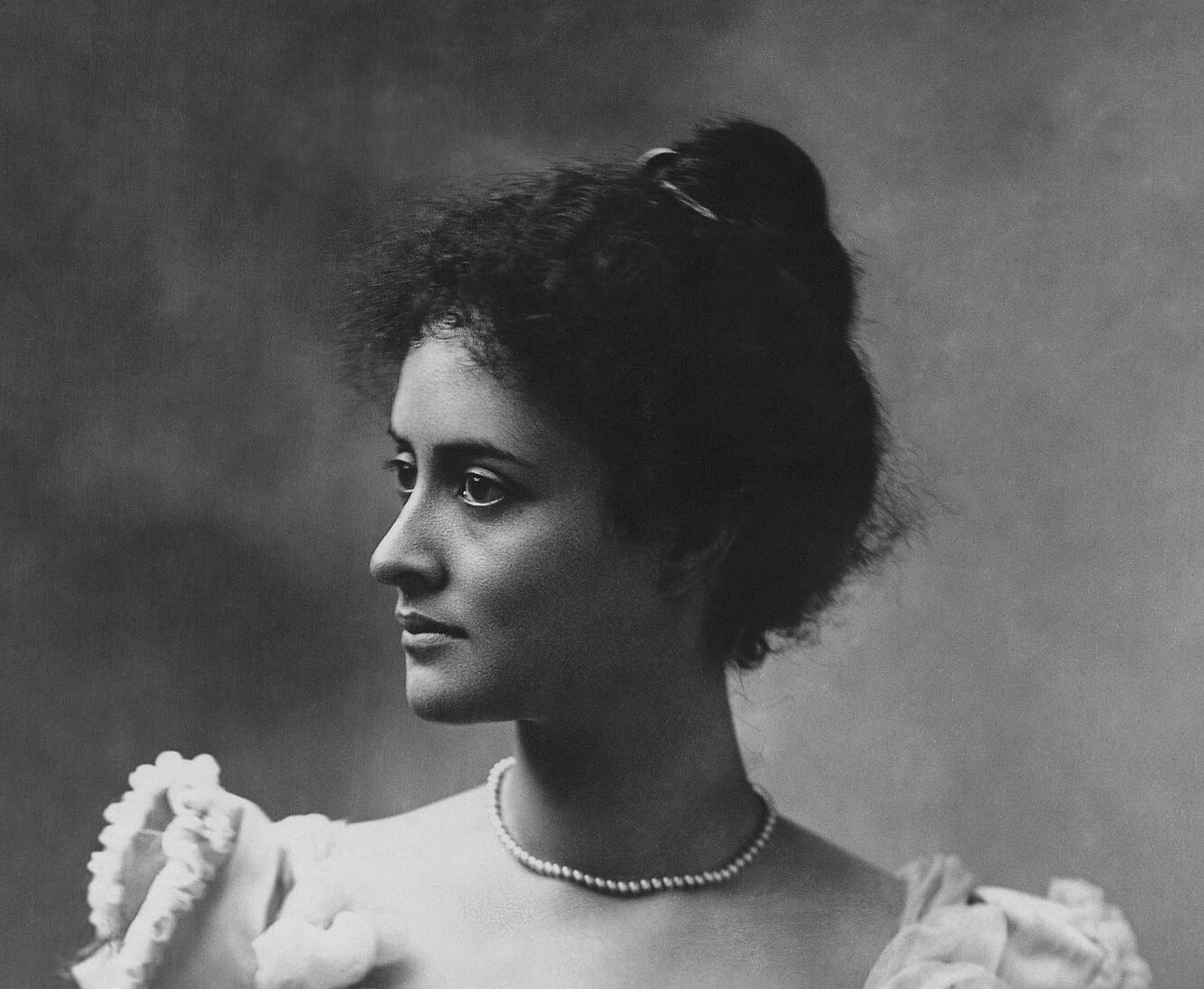 Grayscale Portrait Photo of Victoria Kawēkiu Kaʻiulani