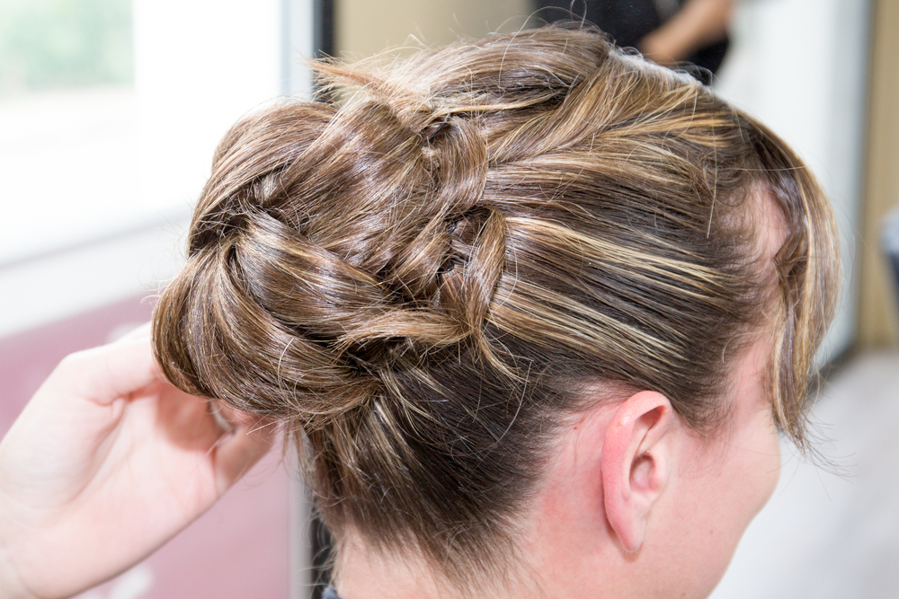 woman hairdo doing a bun