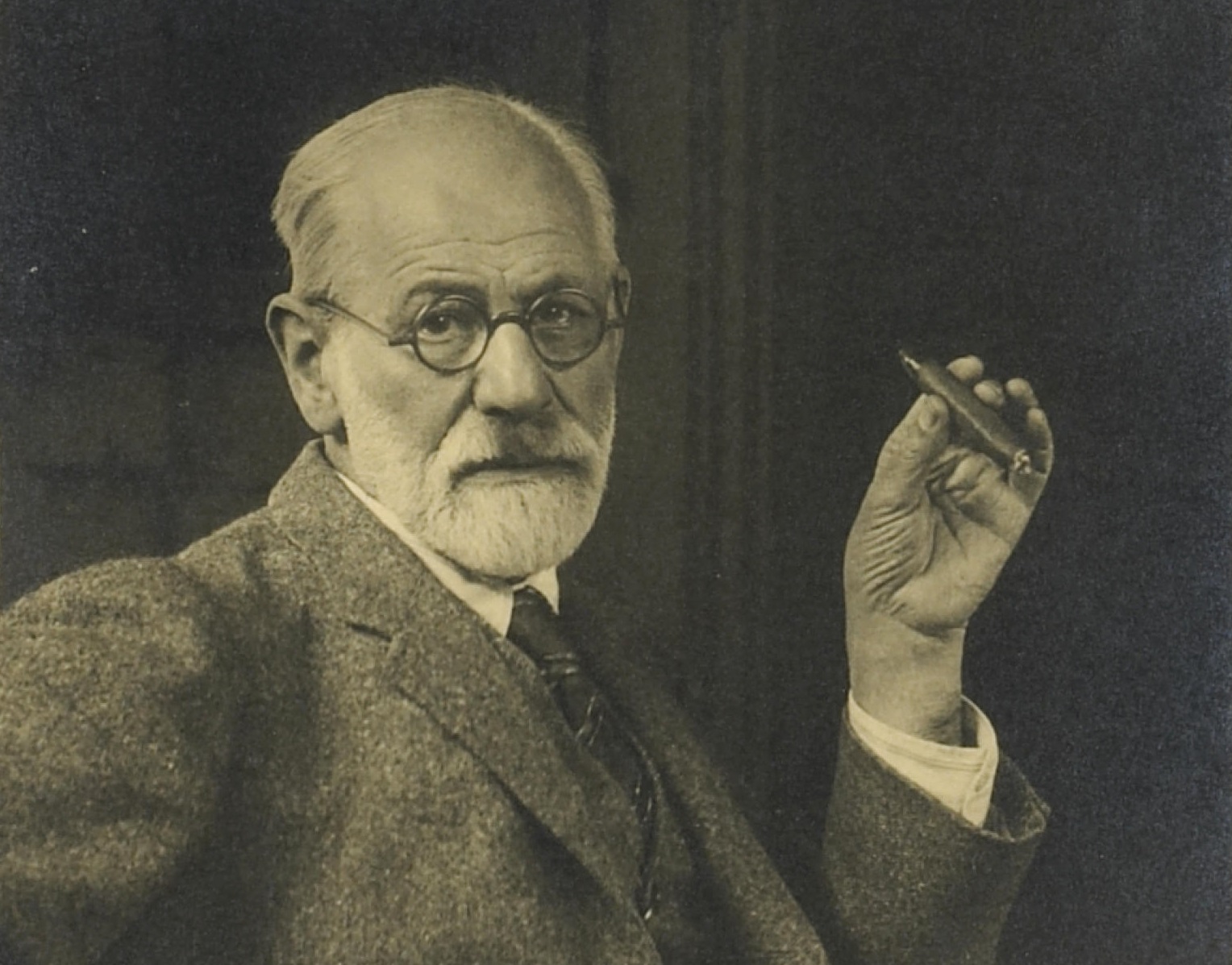 Portrait of a seated Sigmund Freud - Circa 1921