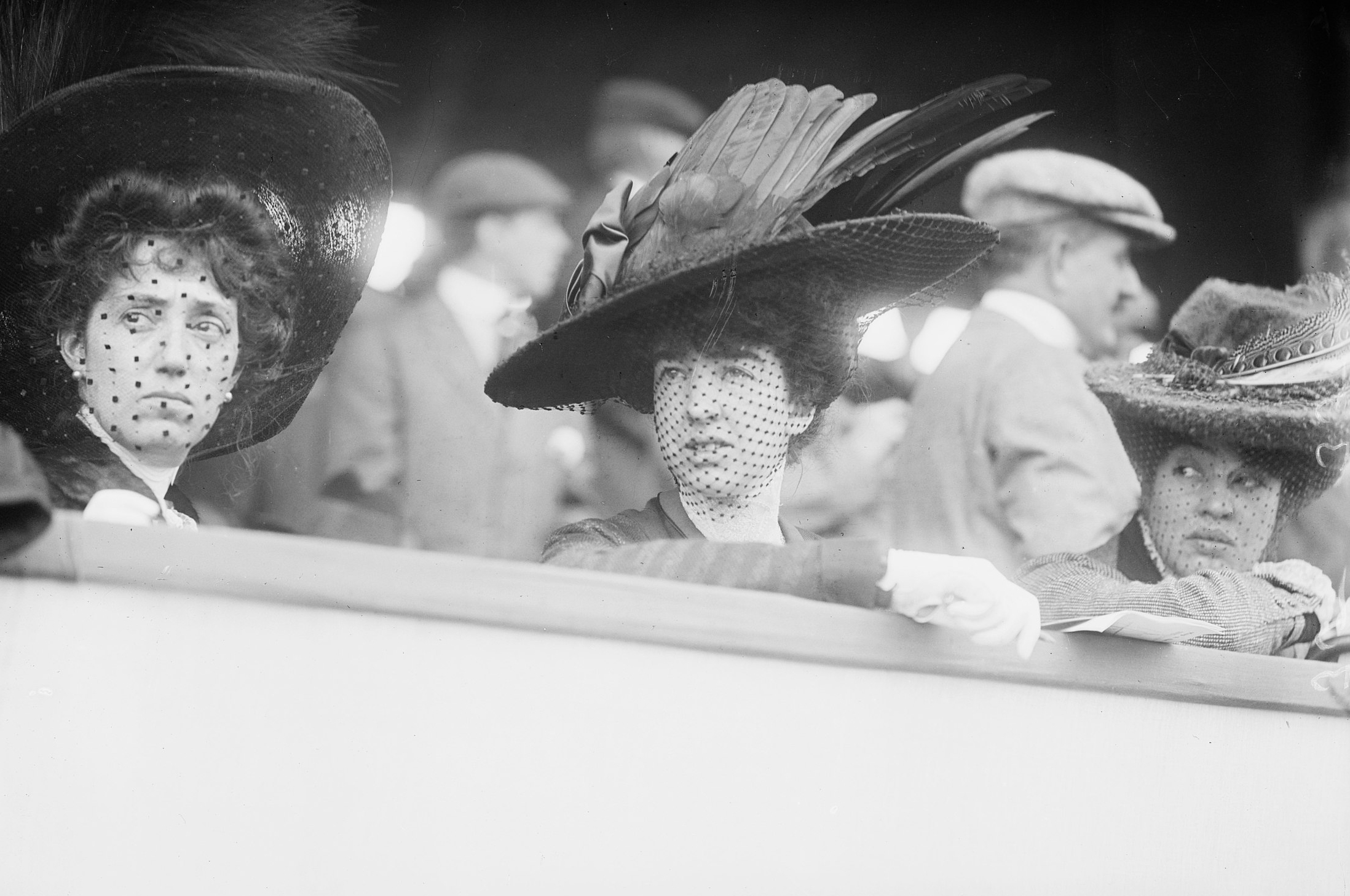 Gertrude Vanderbilt Whitney in the middle