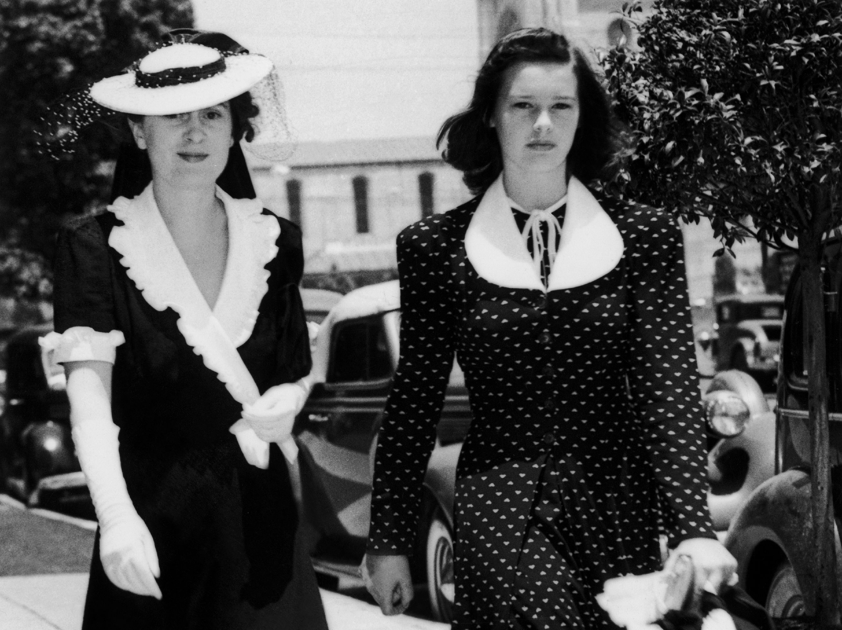 Gloria Vanderbilt (Right) And Her Mother Gloria Morgan-Vanderbilt