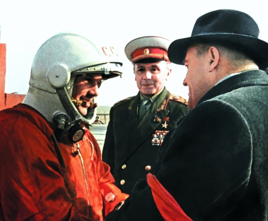 Gagarin with Korolev (right) before the flight
