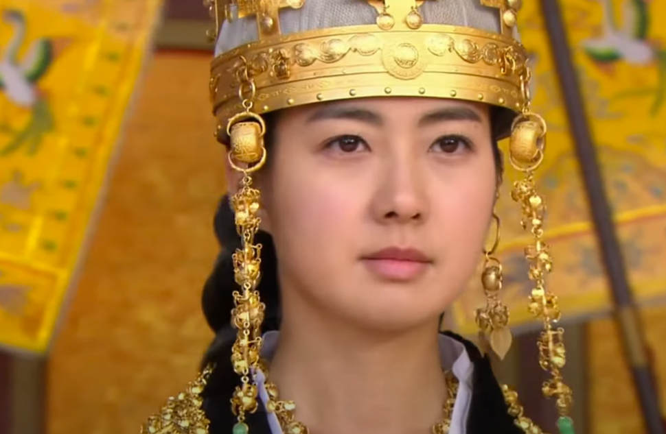 Lee Yo-won as Queen Seondeok