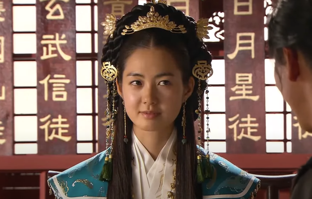 Lee Yo-won as Queen Seondeok