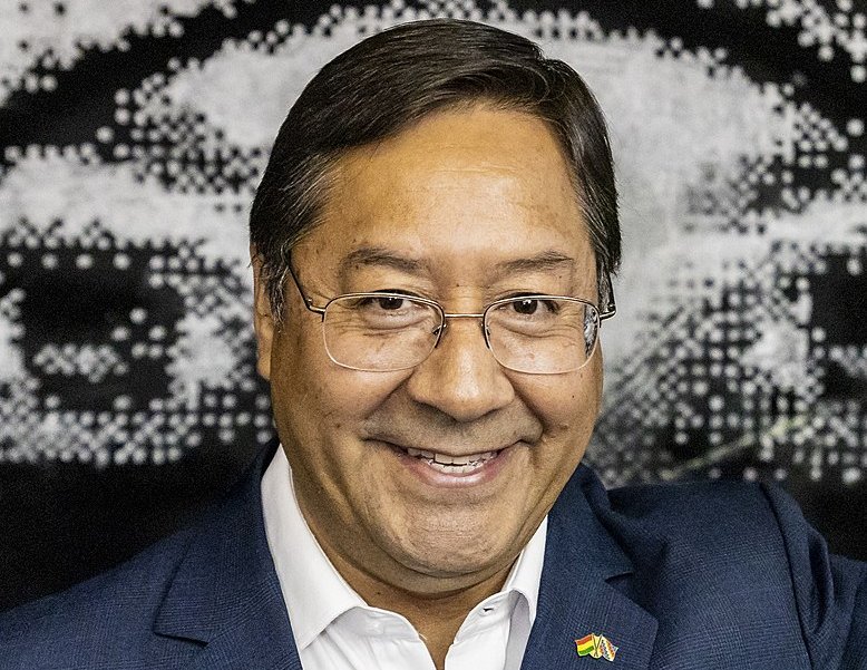 Portrait Photo of Luis Arce in blue suit