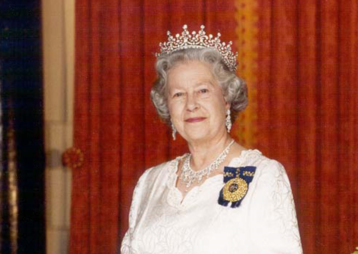 Elizabeth II, Queen of Australia, wearing the Sovereign Badge of the Order of Australia - 1996