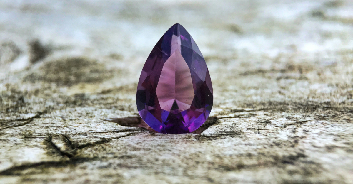 teardrop shape amethyst stone