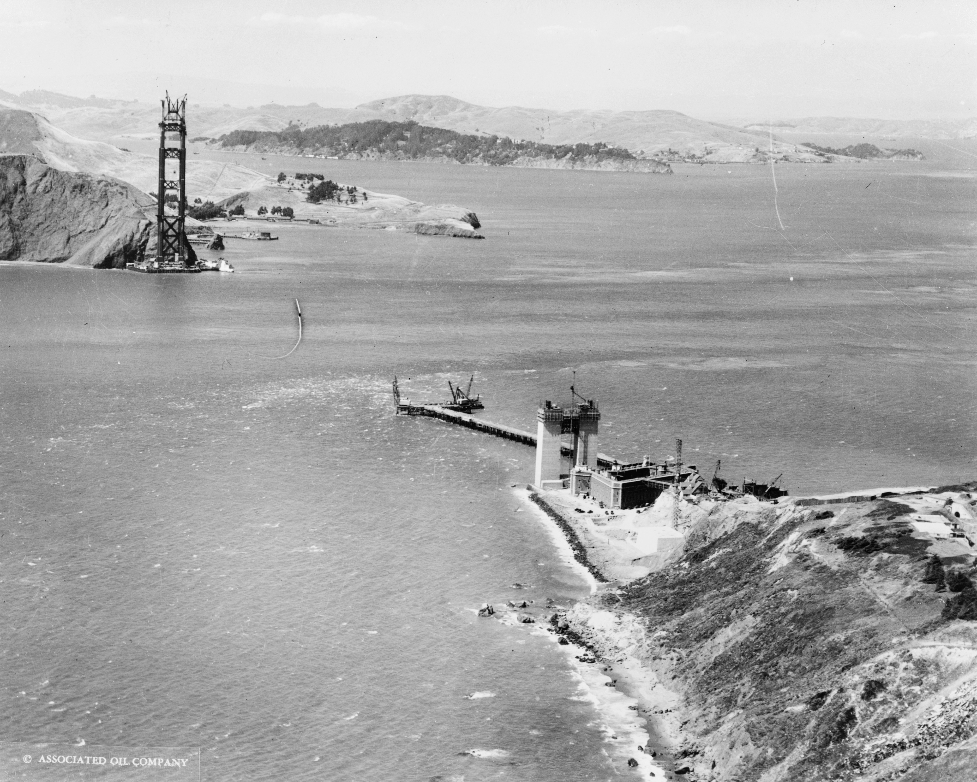 File:Construction of the Golden Gate Bridge 3c22793u.jpg