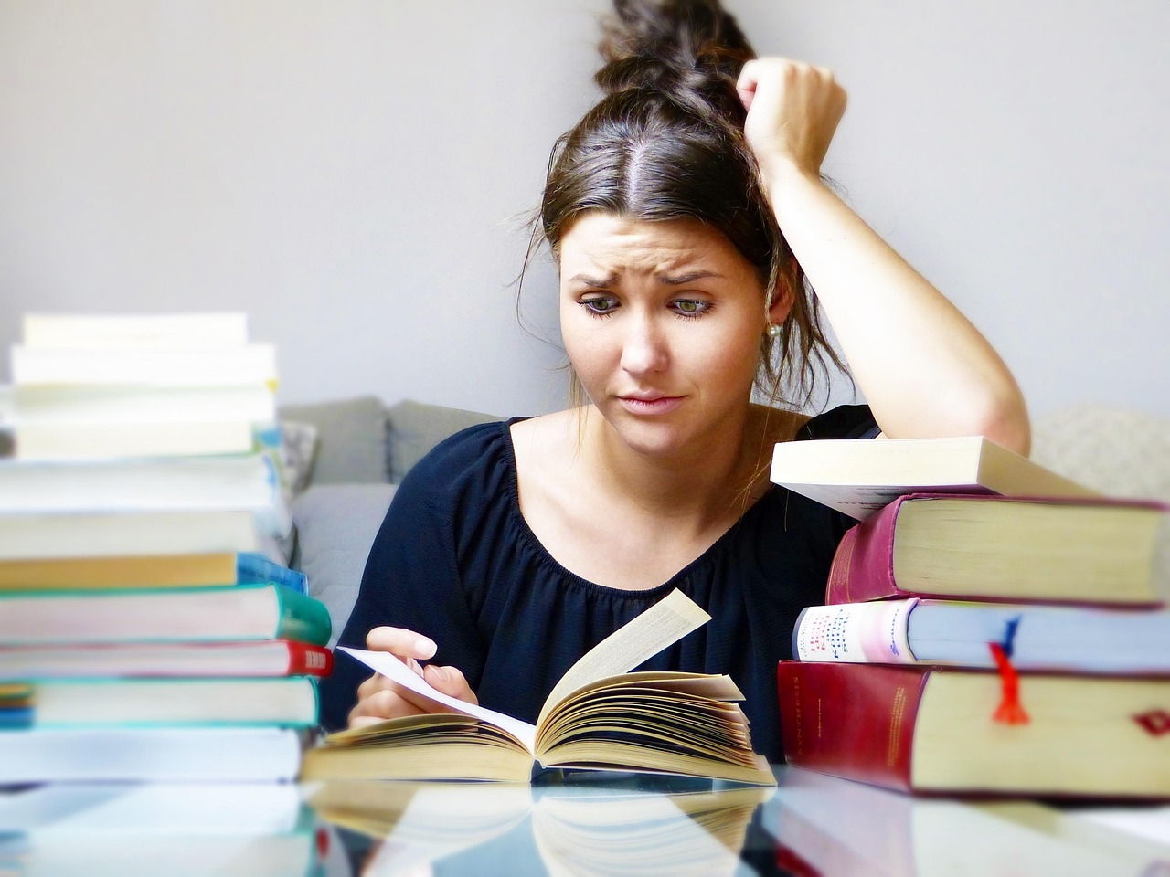 Woman  sitting at a desk studying