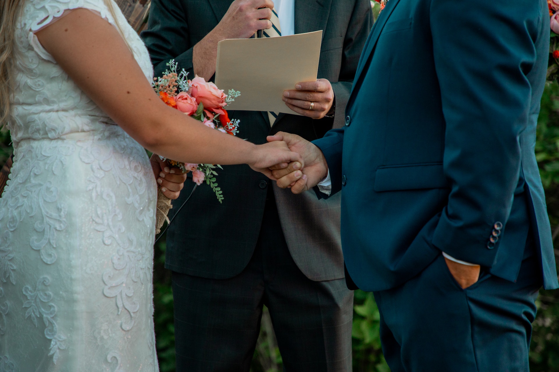 groom and bride holding hands giving vows