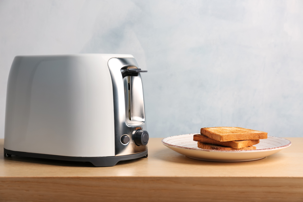 Toaster and plate with bread slices