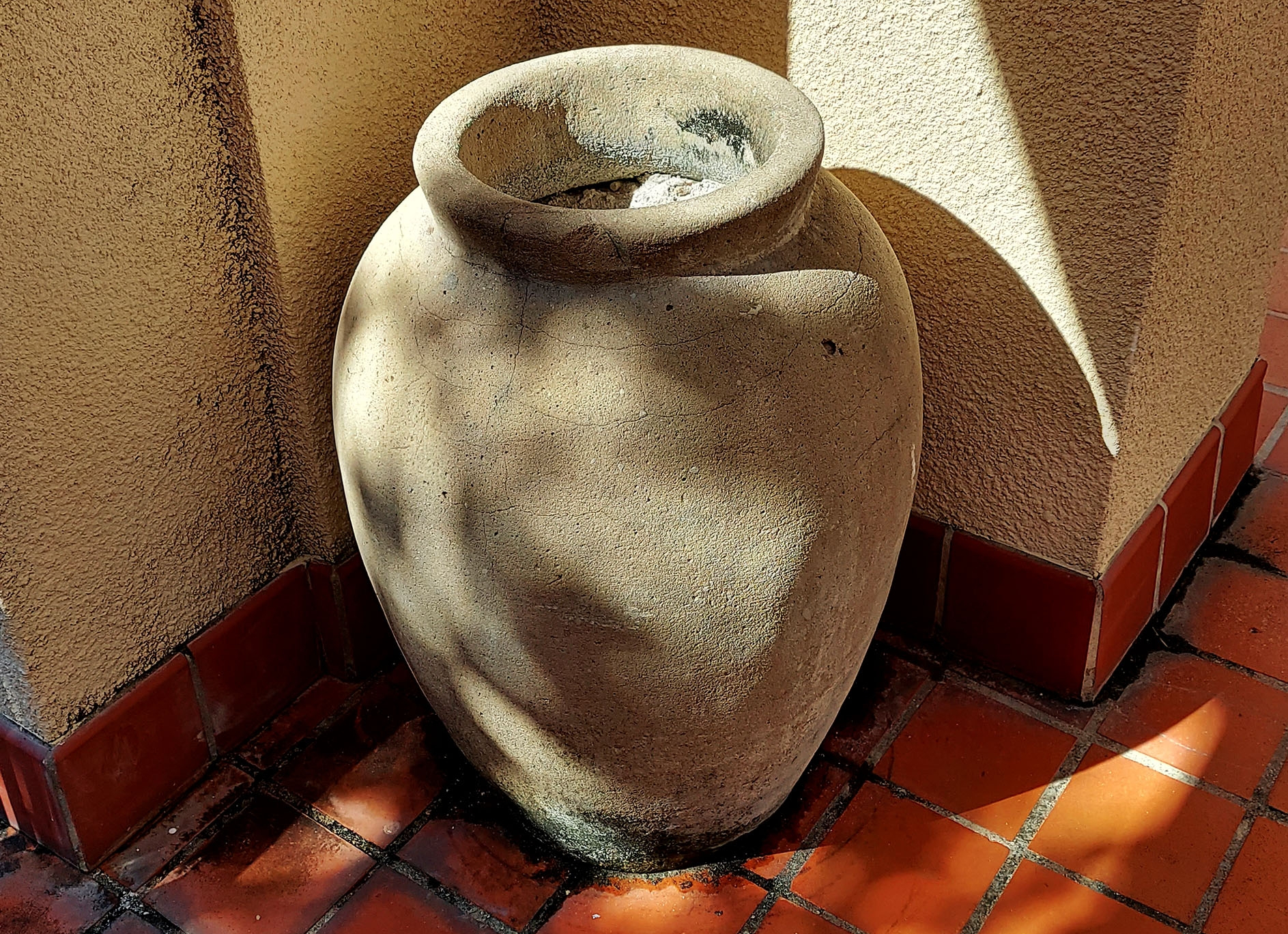 Cermanic vase outside