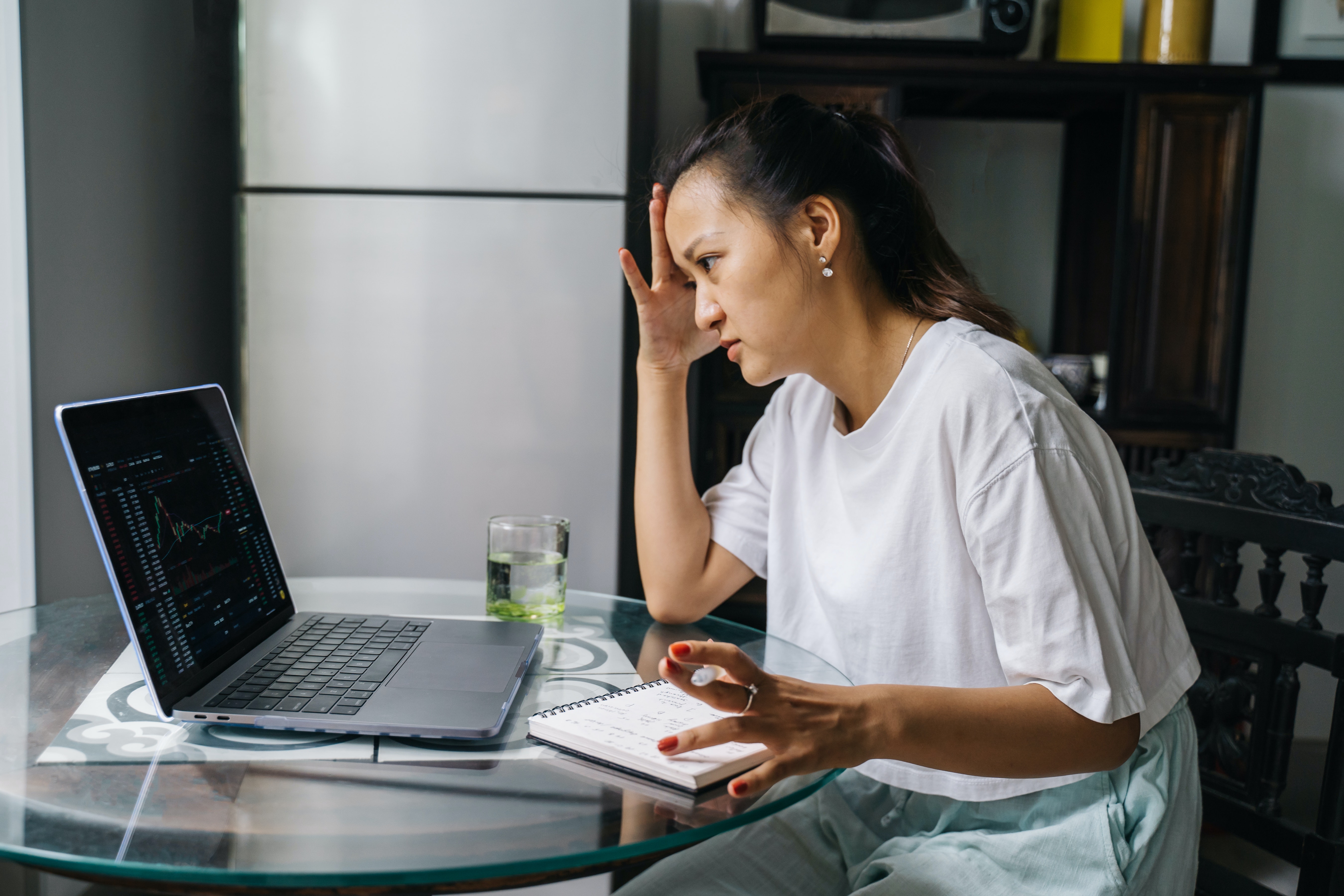A confused looking woman on her laptop.