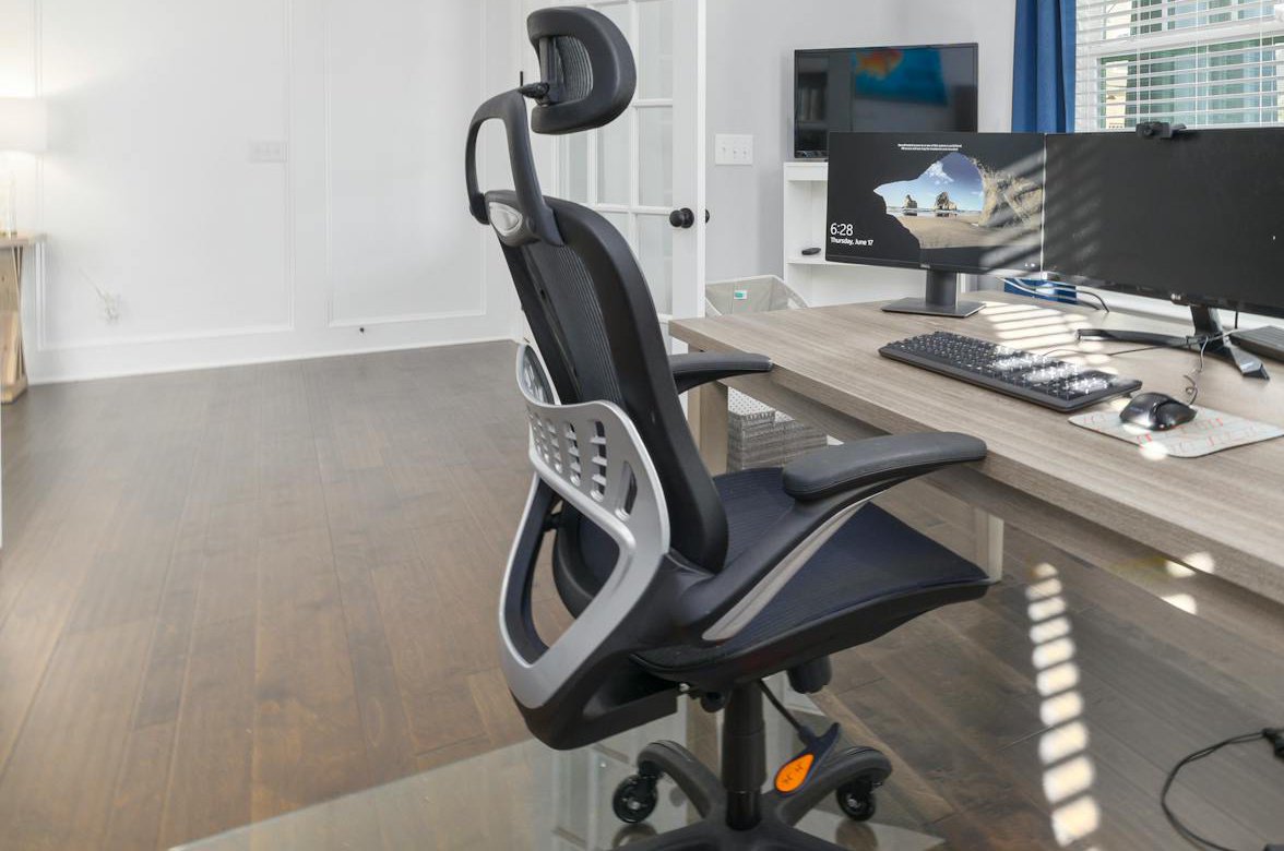 Black office chair