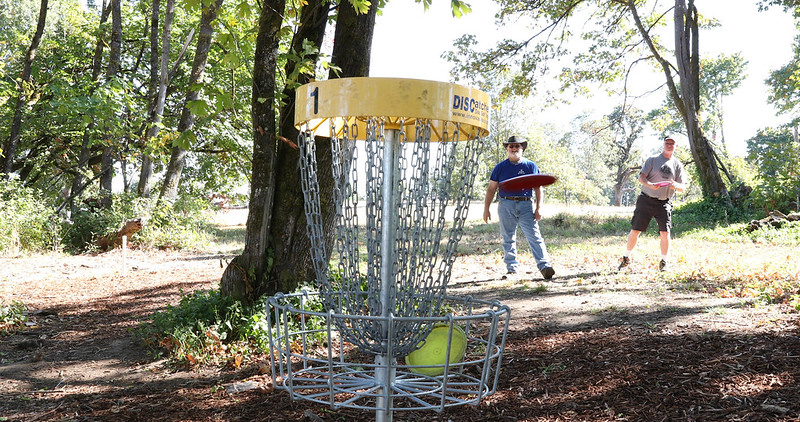 Two man playing Frisbee Golf