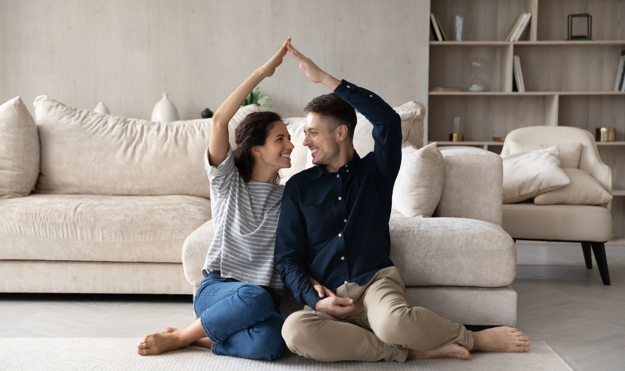 happy-homeowners-celebrating-relocation