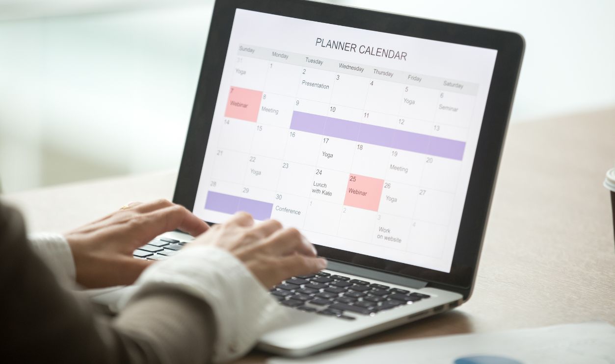 businesswoman-planning-day