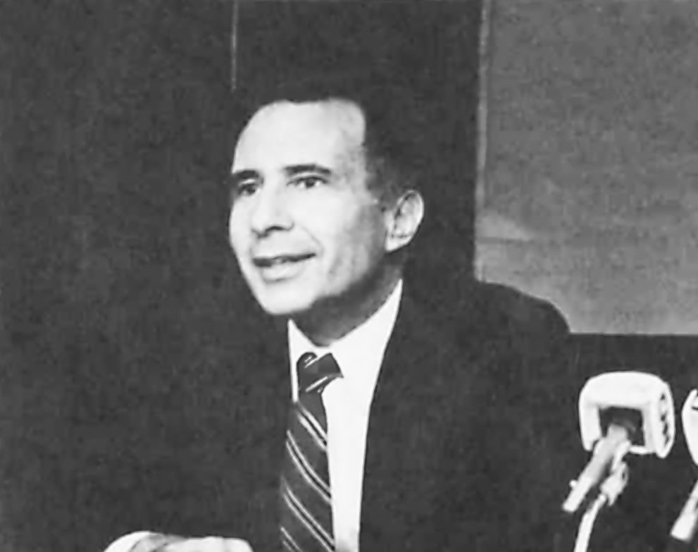 Grayscale Portrait Photo of the American businessman Carl Icahn