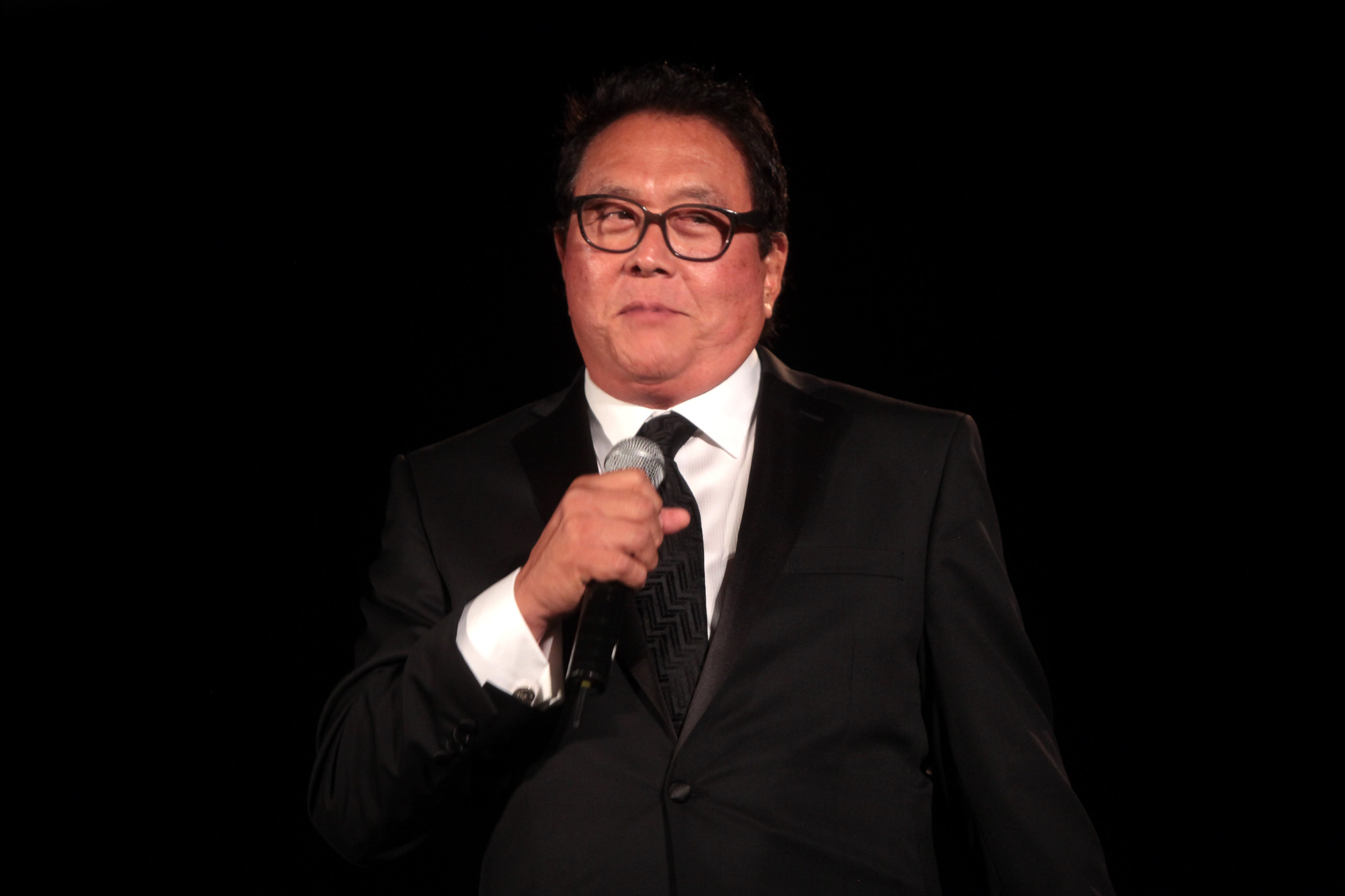 Robert Kiyosaki giving speech