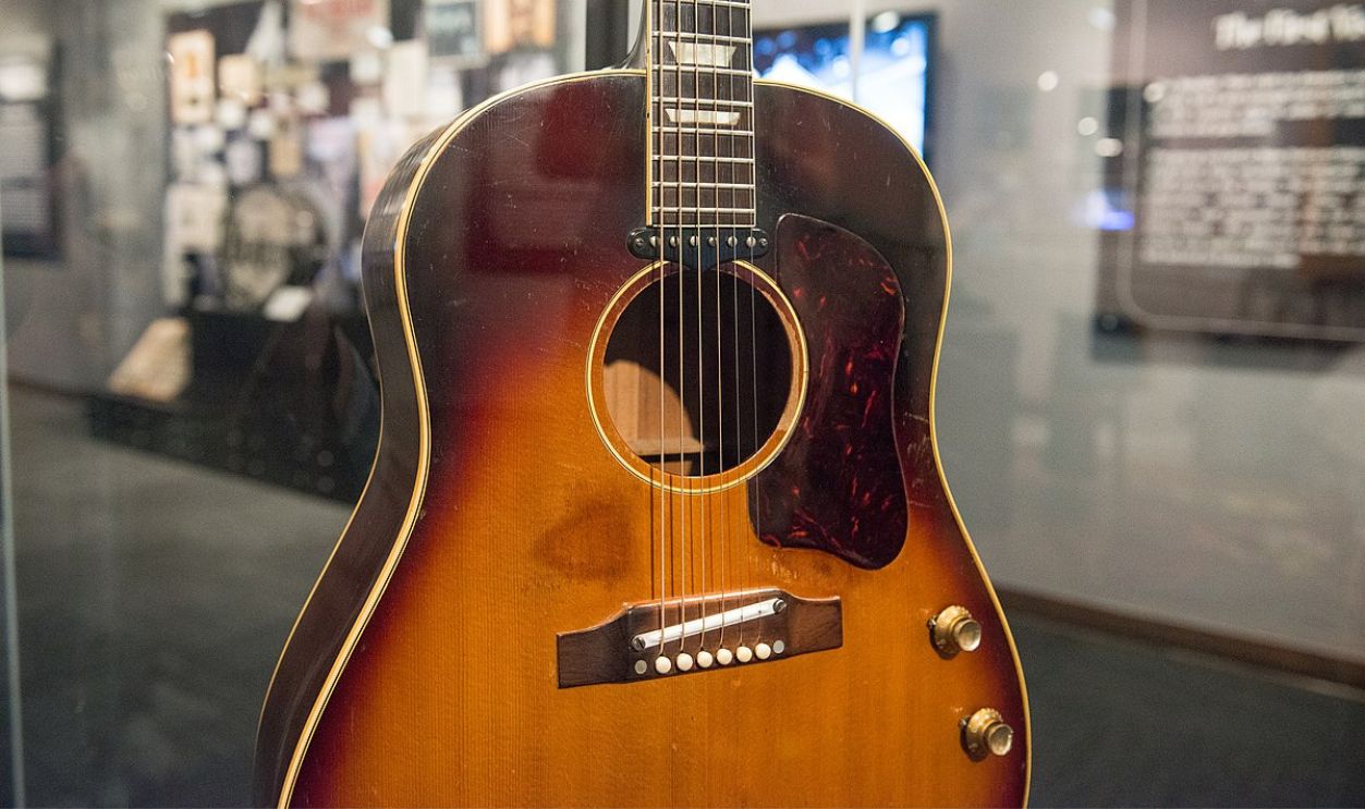 Gibson J-160E