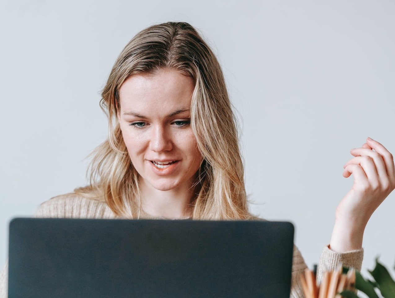 Woman working on her laptop.