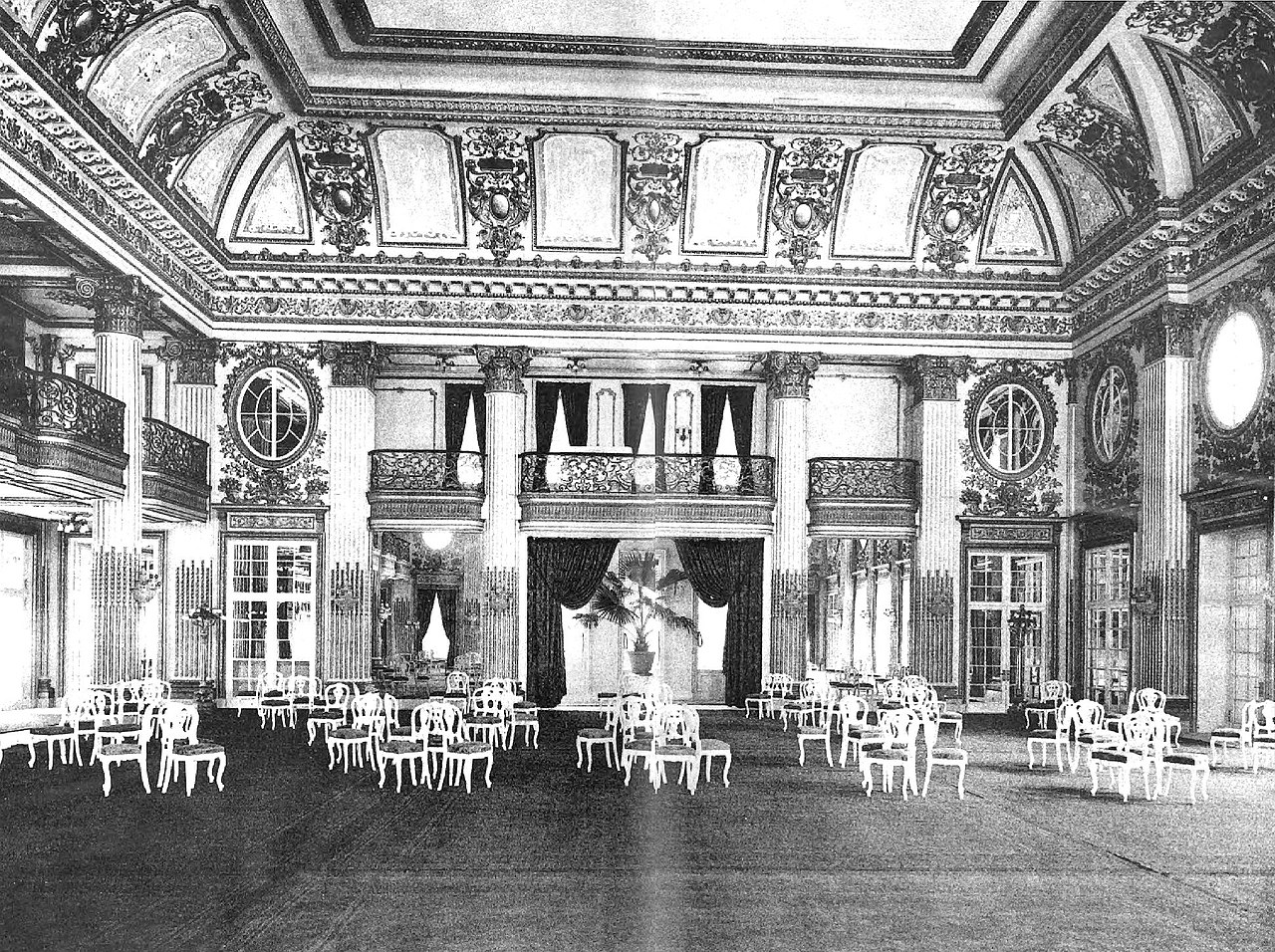 Photo of the ballroom at Sherry's (Louis Sherry) restaurant in 1898.