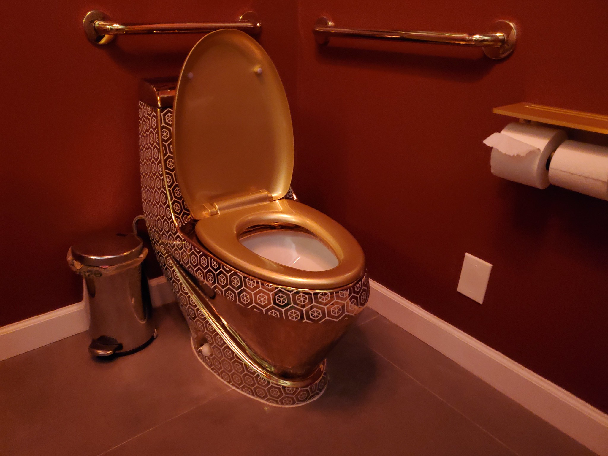 The gold toilet at Atlas Izakaya - 2023