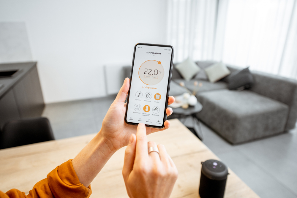 Controlling home heating temperature with phone