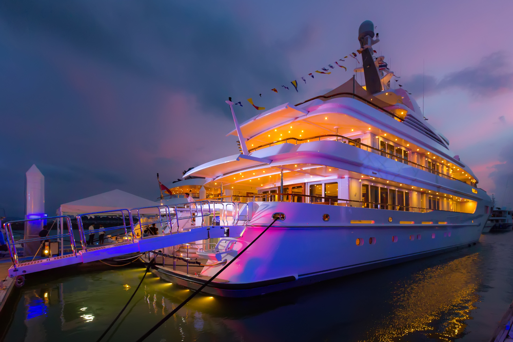 Luxury VIP life on Super and Mega yachts